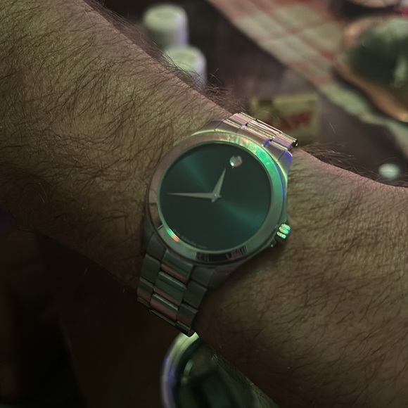 Movado Museum edition, large face. Needs a new battery - Picture 2 of 2